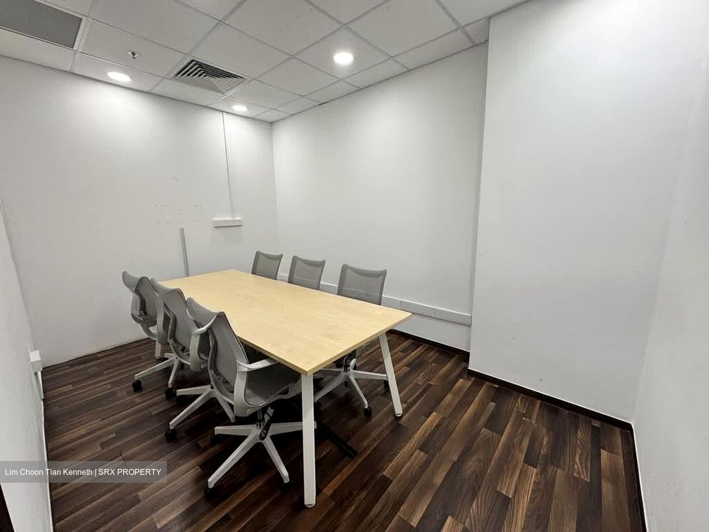 Sbf Center (D1), Office #552398641